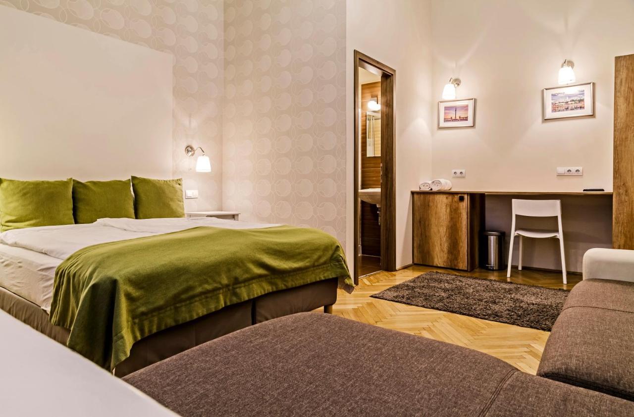 The Cream Bed & Breakfast บูดาเปสต์ ภายนอก รูปภาพ